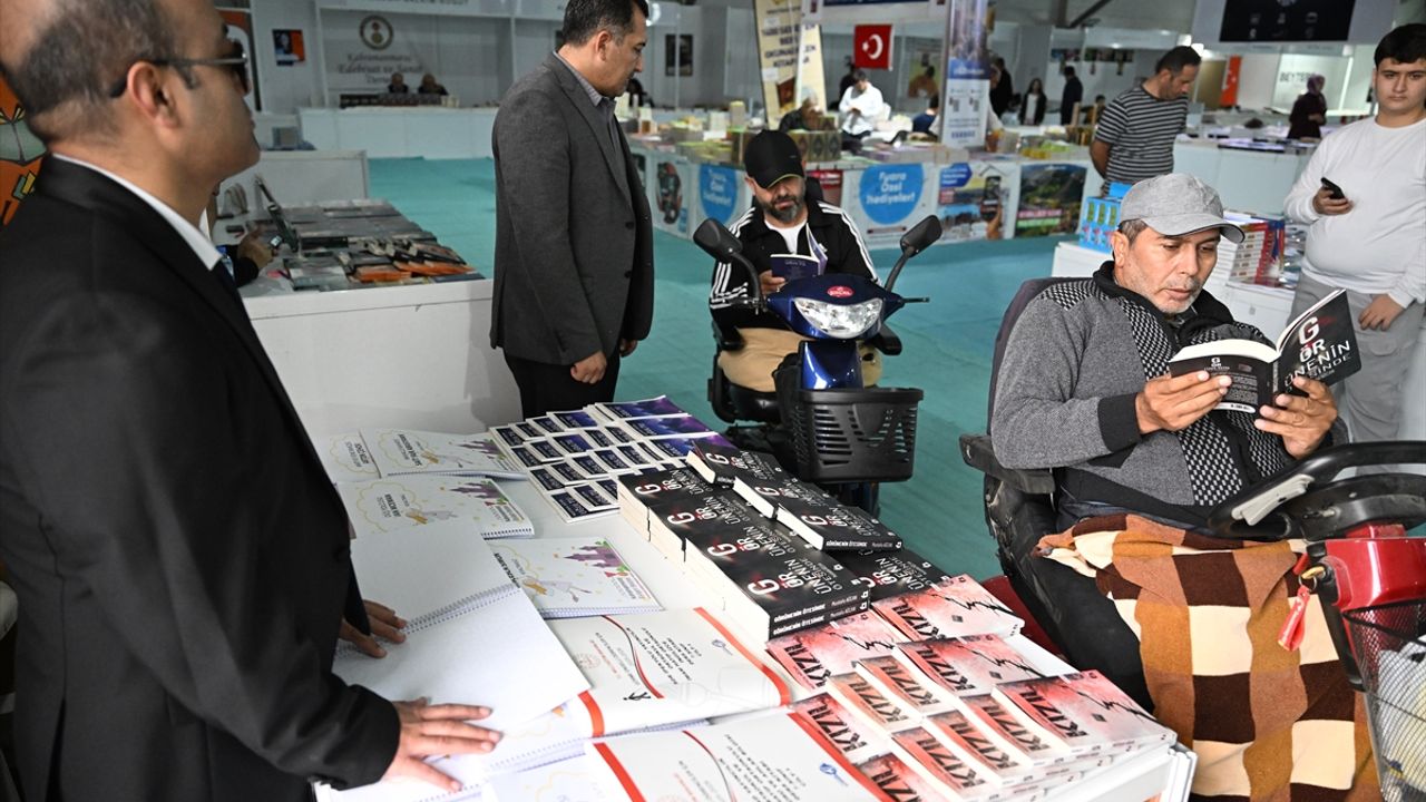 Kahramanmaraş Büyükşehir Belediyesi engelli bireylerin kitap fuarına erişimini kolaylaştırdı