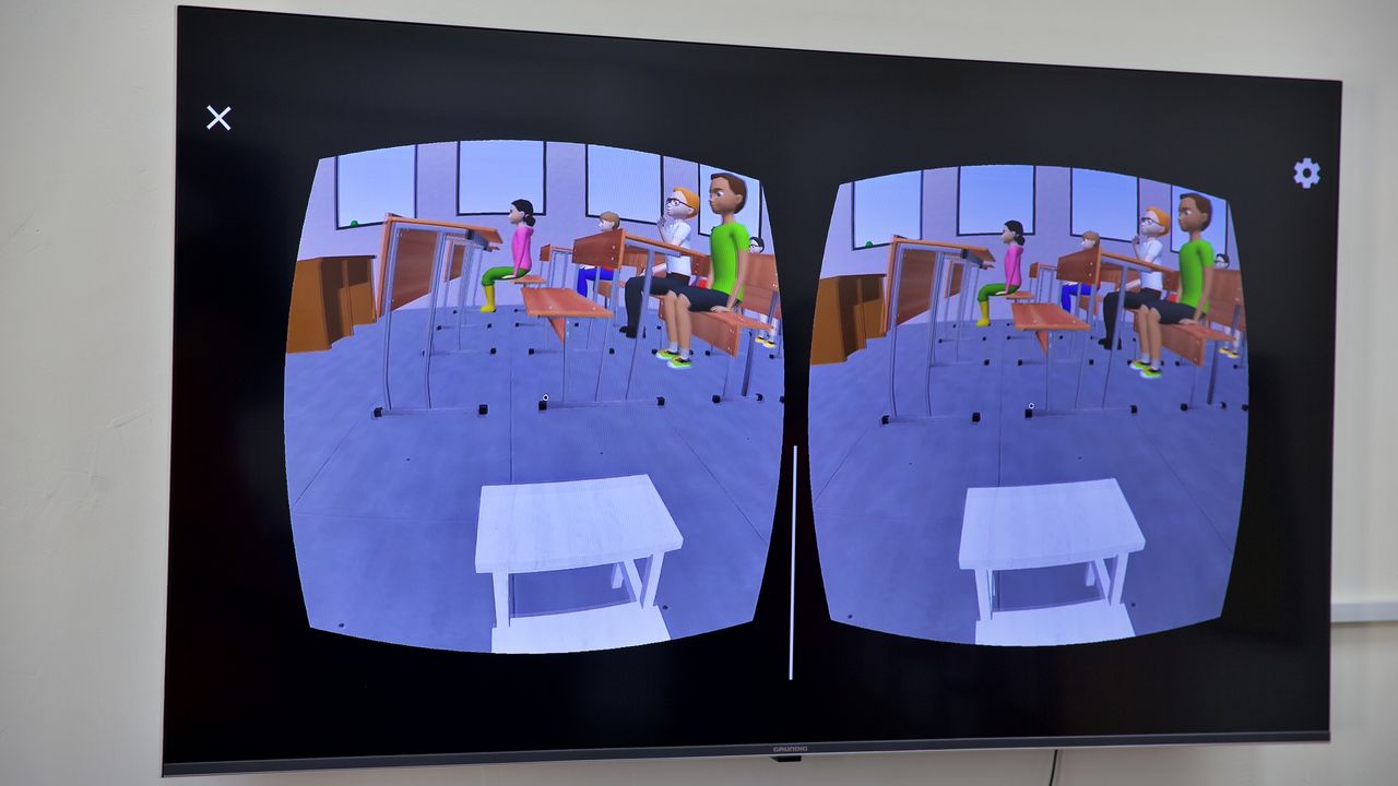 Kısa boyluların karşılaştığı zorlukları tasarladıkları mobil oyunda anlatıyorlar