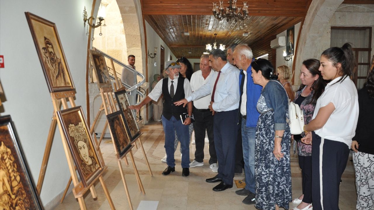 Mersin'de 'Cumhuriyet ve Atatürk' temalı resim sergisi açıldı