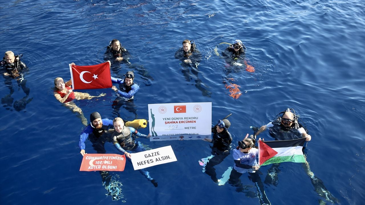 Şahika Ercümen, değişken ağırlık paletsiz dalışta dünya rekorunu geliştirdi