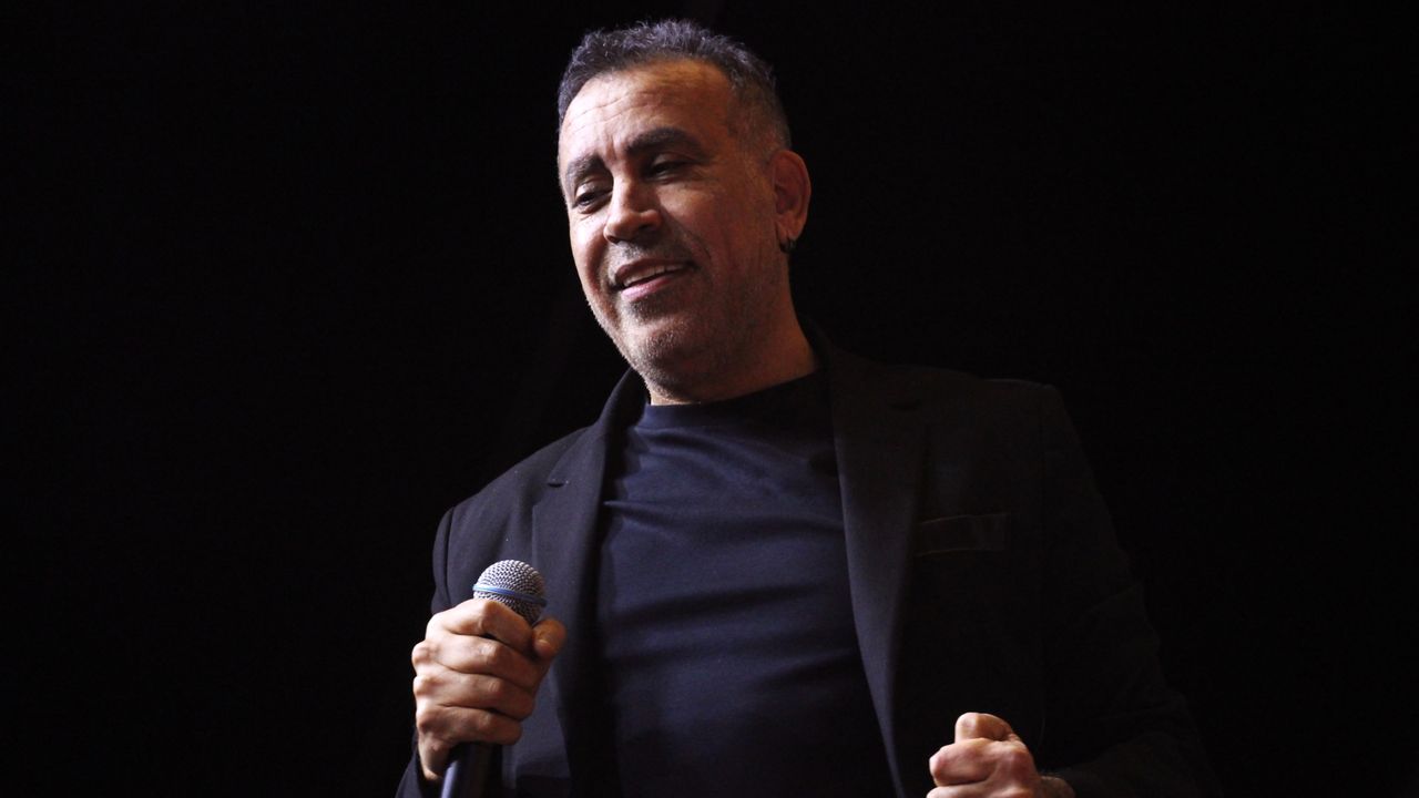 Sanatçı Haluk Levent Antalya'da konser verdi