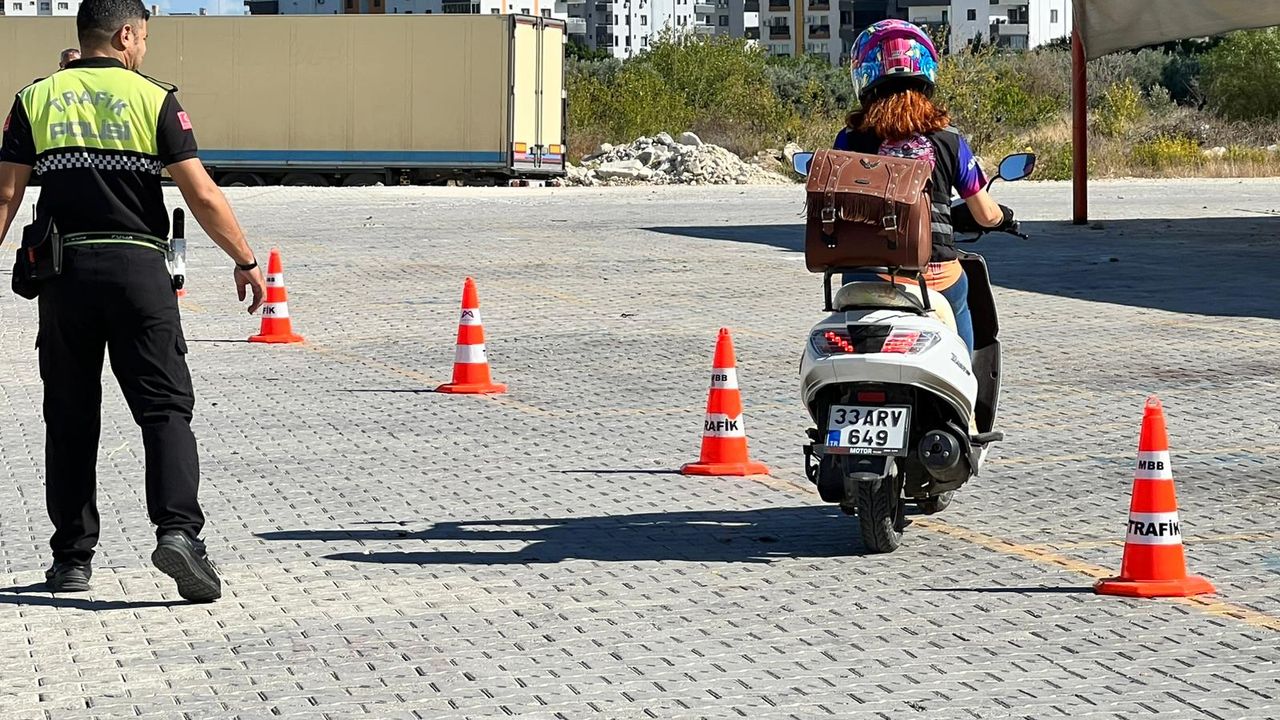 Silifke'de kadın motosiklet sürücülerine trafik eğitimi verildi