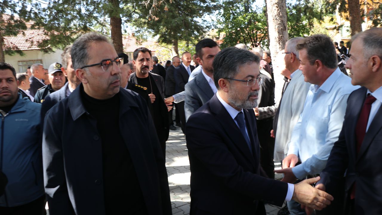Tarım ve Orman Bakan Yardımcısı Gümen'in annesinin cenazesi Burdur'da toprağa verildi