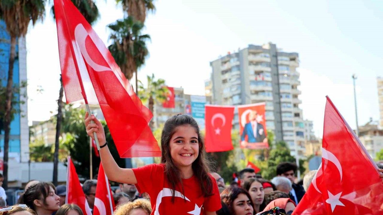 Adana’da Cumhuriyet’in 102. yılı coşkuyla kutlandı