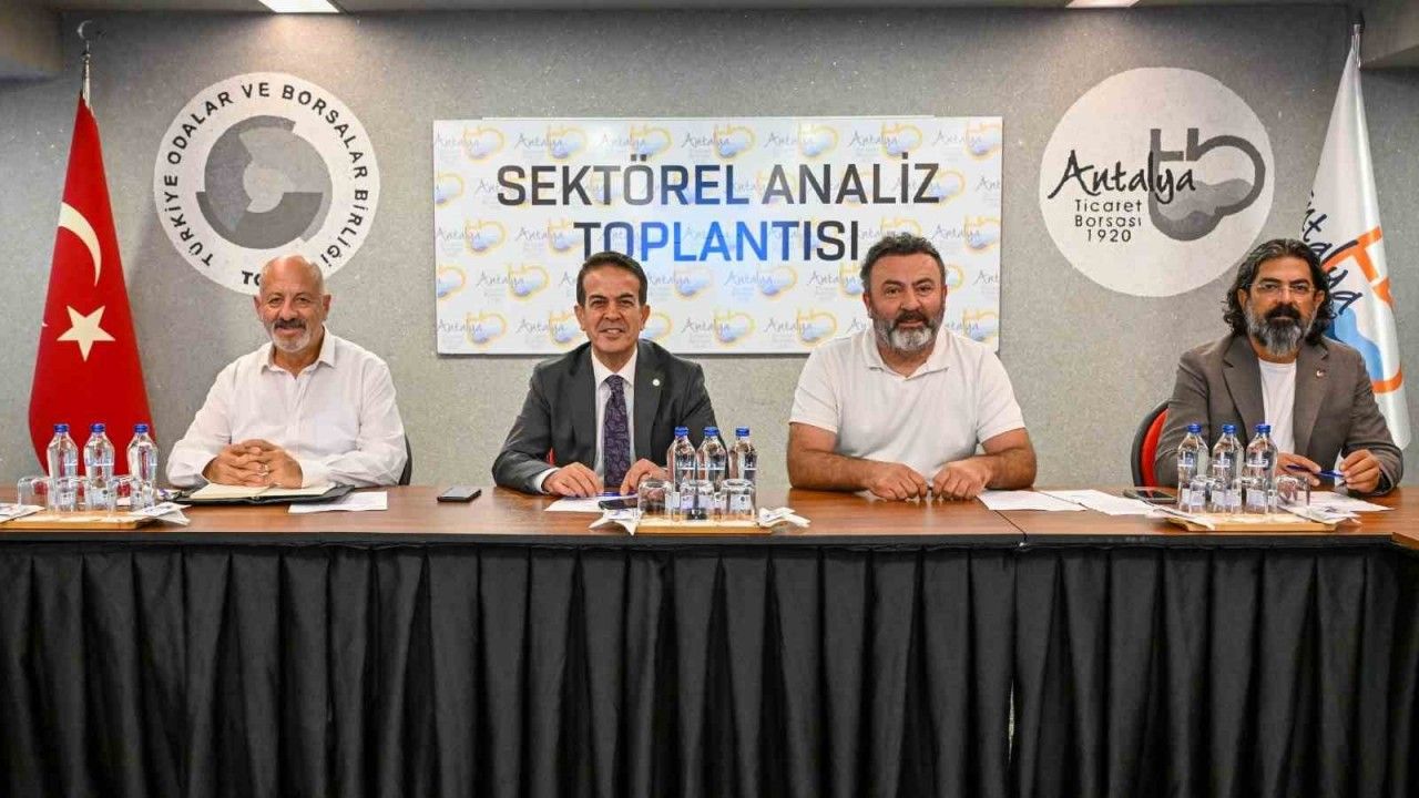 Antalya’da kesme çiçek sektörünün sorunları masaya yatırıldı
