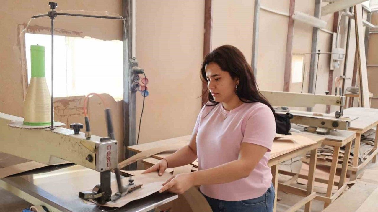 Hatay Büyükşehir Belediyesi, geleceğin mobilyacıların yetiştiriyor