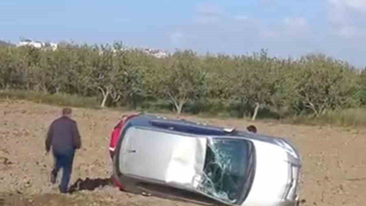 Kırıkhan’da otomobil tarlaya uçtu