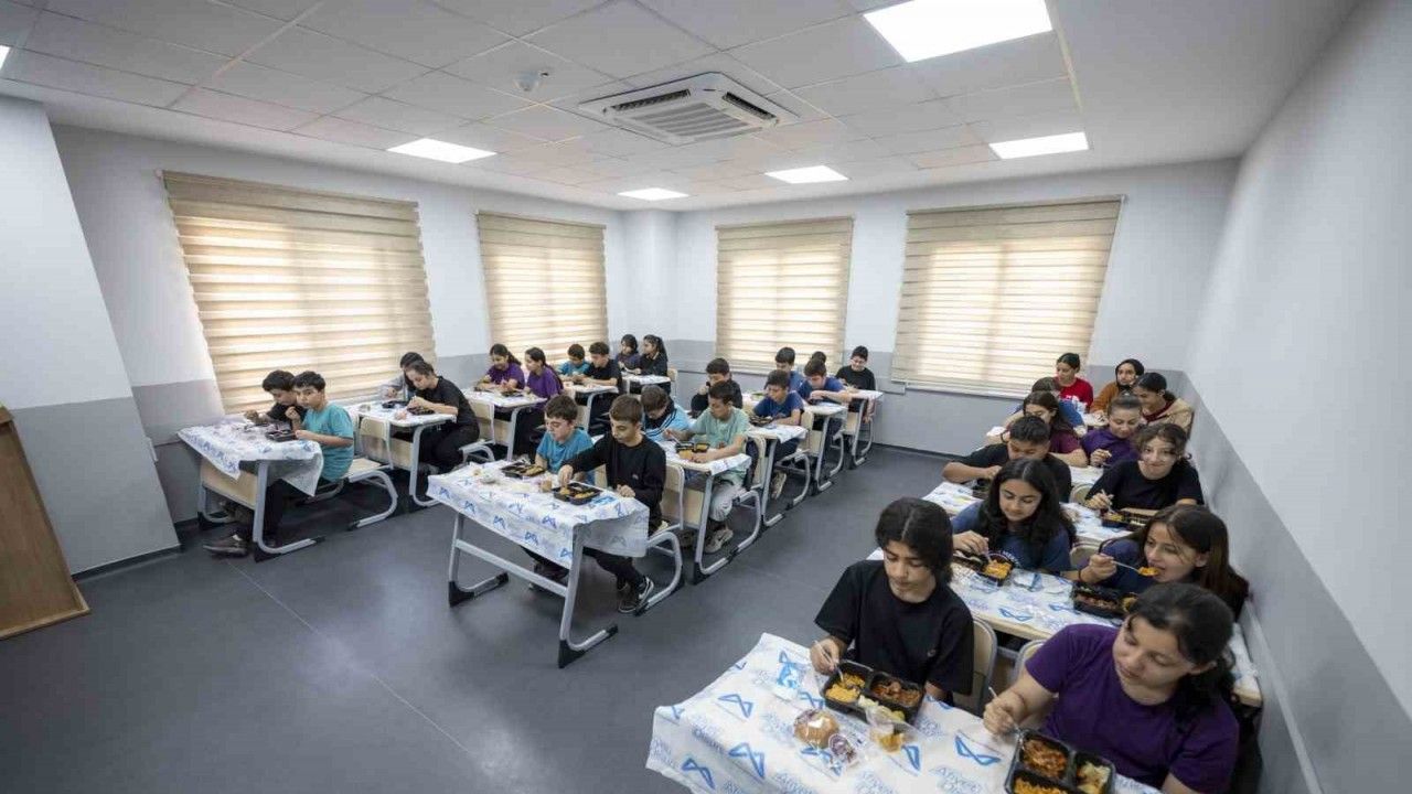 Mersin’de LGS’ye hazırlanan öğrencilere destek
