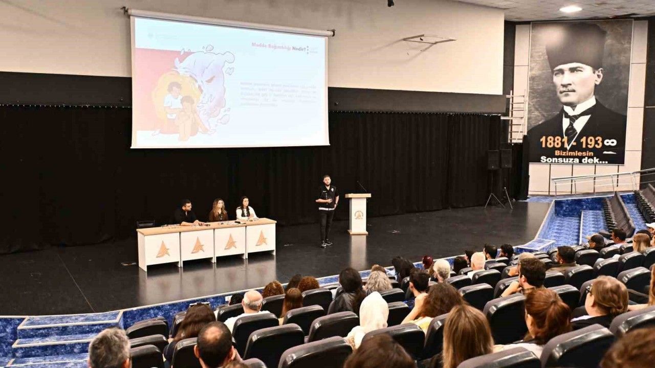 Muratpaşa Belediyesi’nden madde bağımlılığını önleme konferansı
