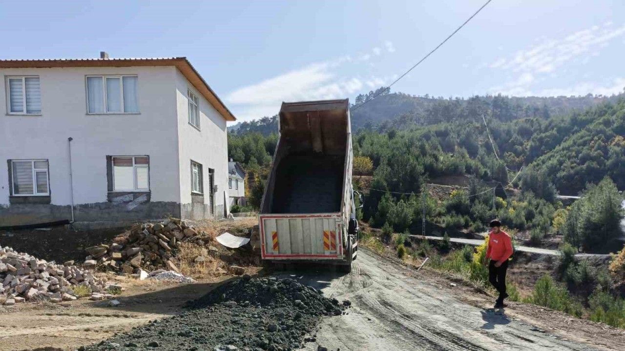 Onikişubat’ın 10 kırsal mahallesinde ulaşım ağı güçleniyor