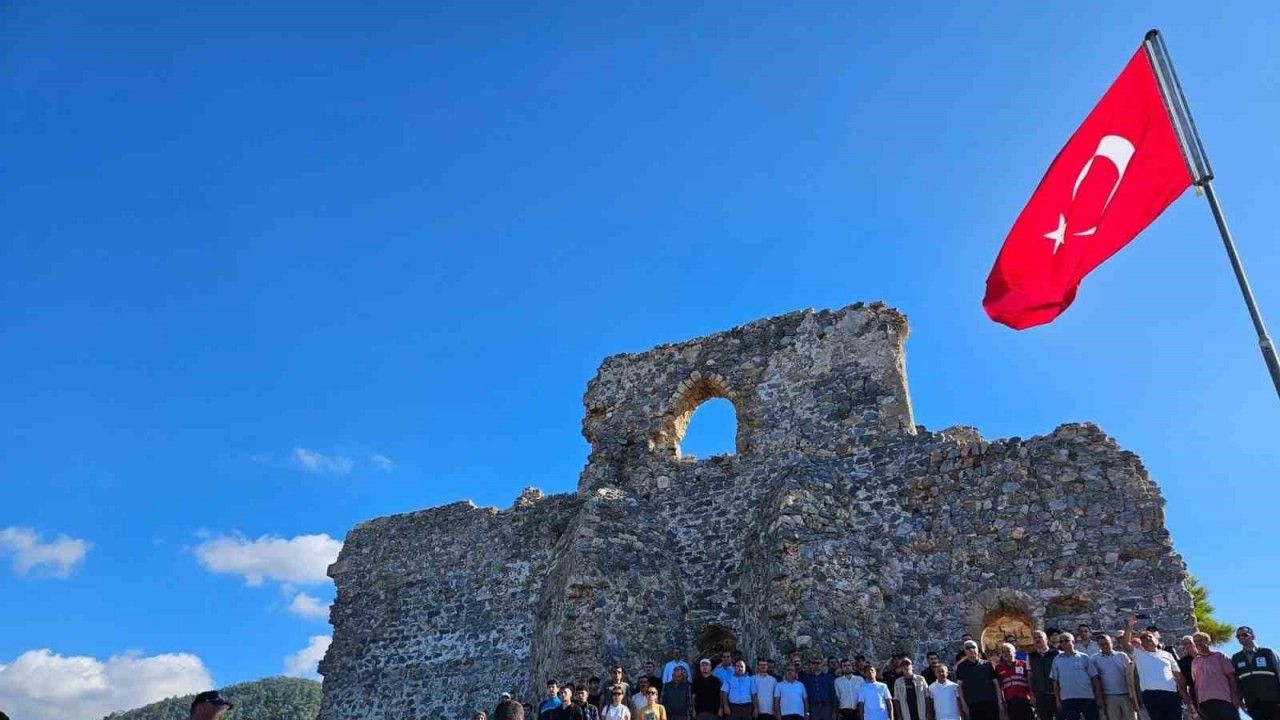 Softa Kalesinde ’Cumhuriyet Yürüyüşü ve Bayrak Değişimi Töreni’ gerçekleştirildi