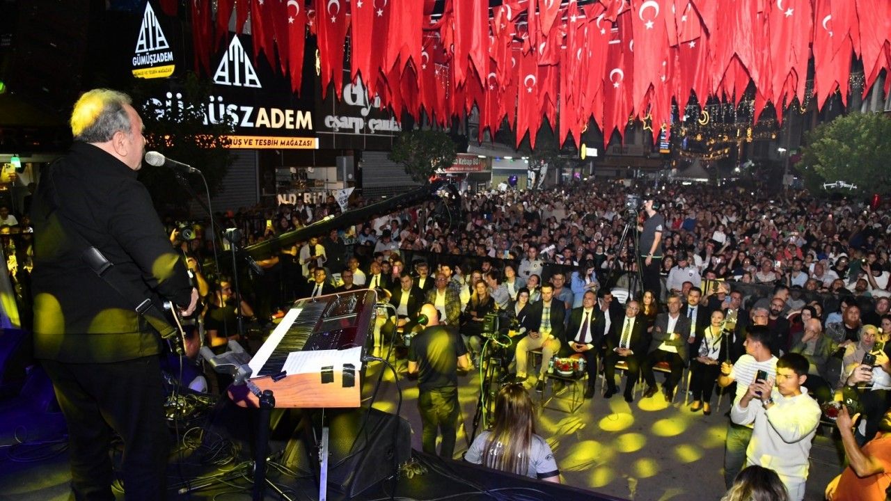 Ümit Besen’den memleketi Osmaniye’de muhteşem konser