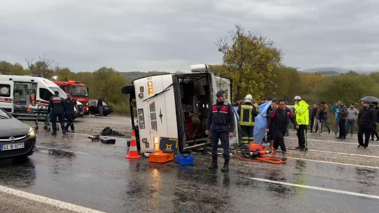 Bartın'da işçi servisi devrildi: 1 ölü, 19 yaralı