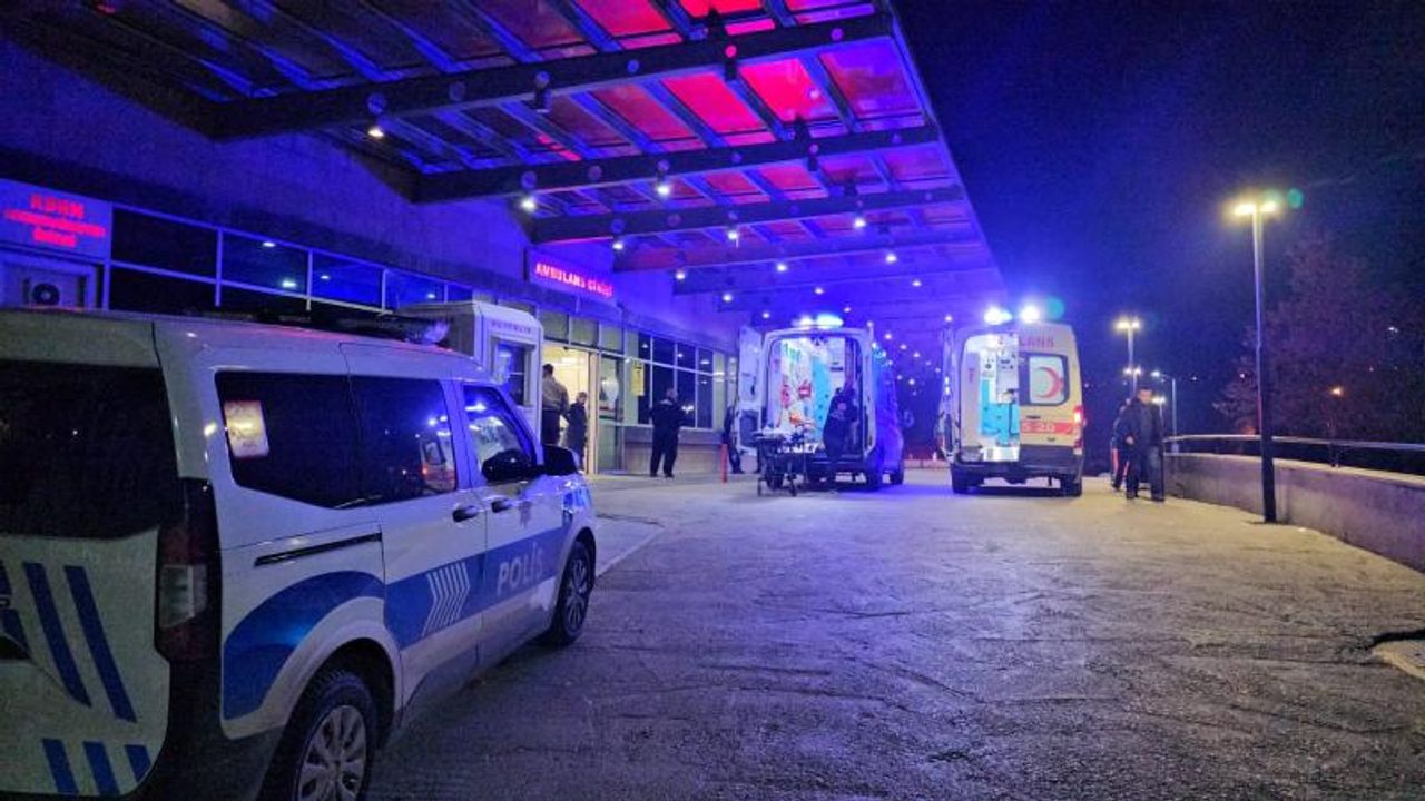 Çorum'da Bıçaklı Kavgada 2 Kişi Yaralandı