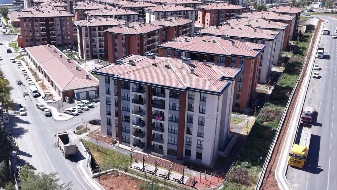 Depremin Simgesi Ebrar Sitesi Yeniden Doğdu