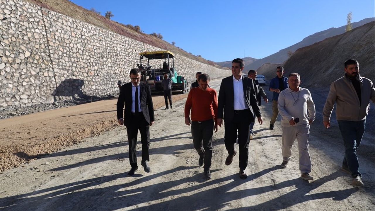 Elbistan Kaymakamı Demirel, Karayolları Çalışmalarını Yerinde İnceledi