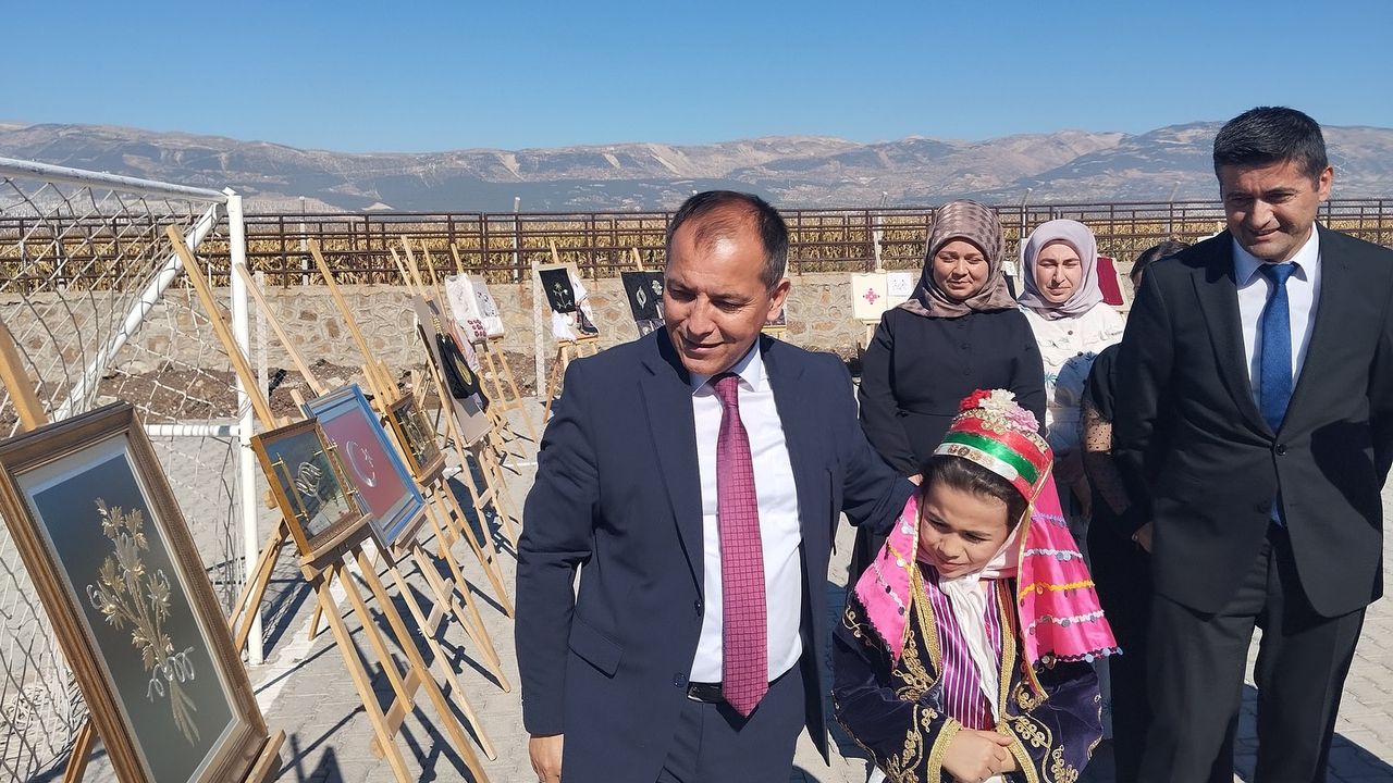 İl Millî Eğitim Müdürü Baydur’dan El Sanatları Sergisine Ziyaret