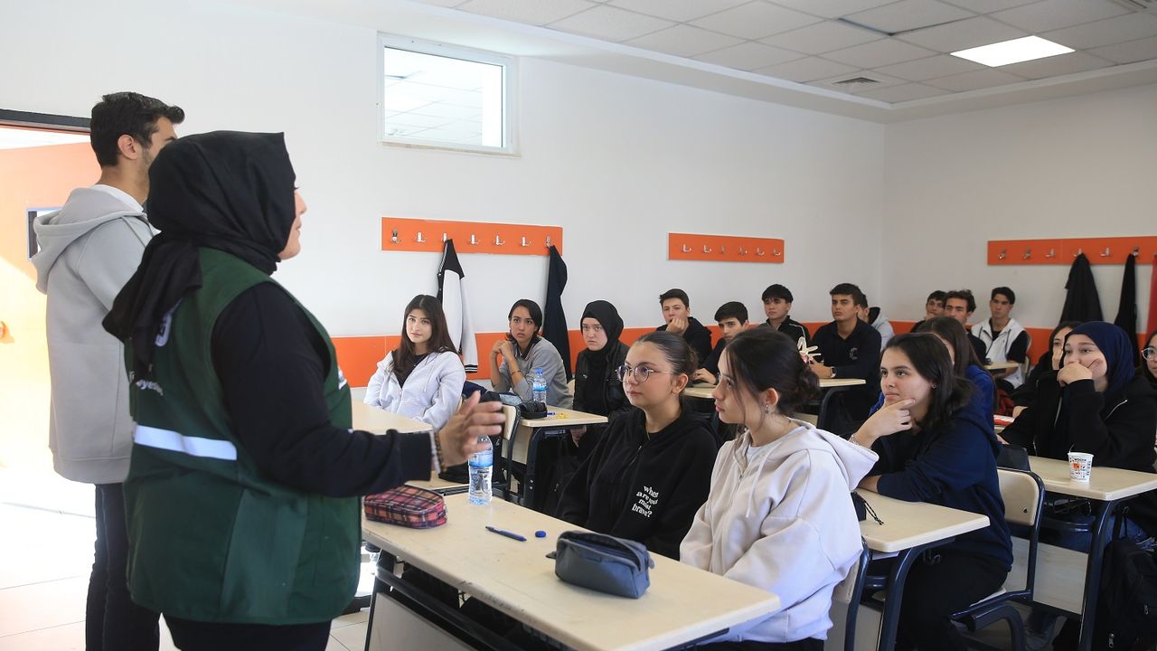 Yeşilay Kahramanmaraş'ta 51 bin kişiye bağımlılıkla mücadele eğitimi verdi
