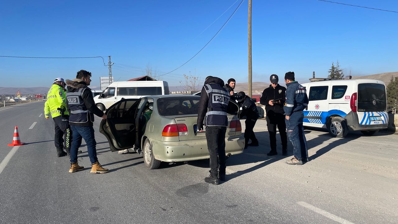 Afşin’de Yılbaşı Öncesi Polisten Şok Uygulama