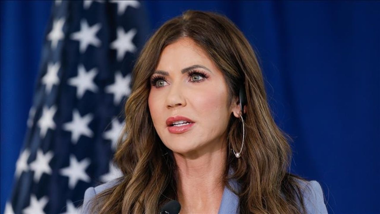 ABD İç Güvenlik Bakanı, Minneapolis'te 10 binden fazla düzensiz göçmenin gözaltına alındığını açıkladı