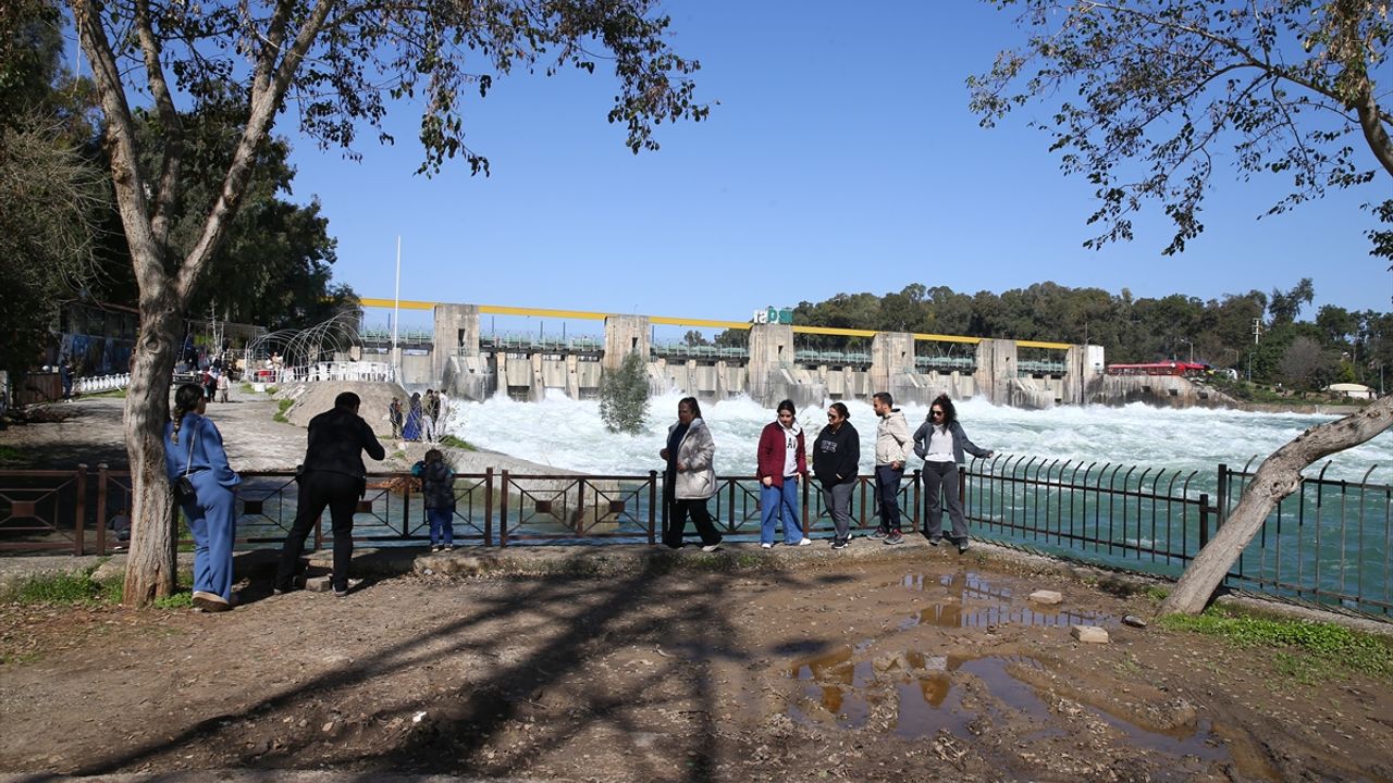 Adana'daki Seyhan Barajı'ndan kontrollü su tahliyesi sürüyor - Yeşil Afşin Gazetesi