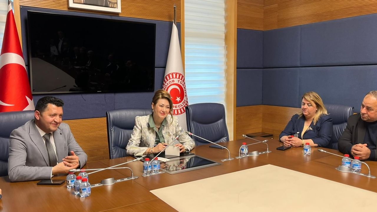 MHP’li Karakoç, Türkoğlu Mahalle Muhtarlarını Gazi Meclis’te Ağırladı