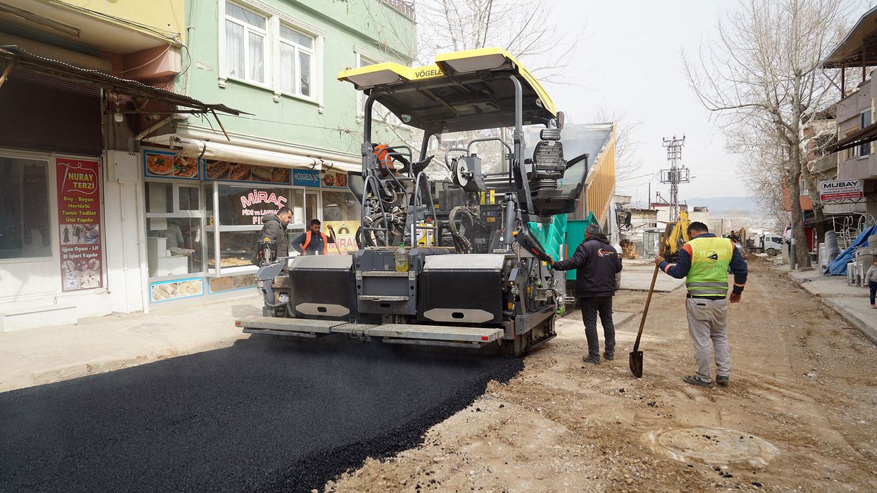 Şehir Merkezinde Yol Onarım Atağı Sürüyor