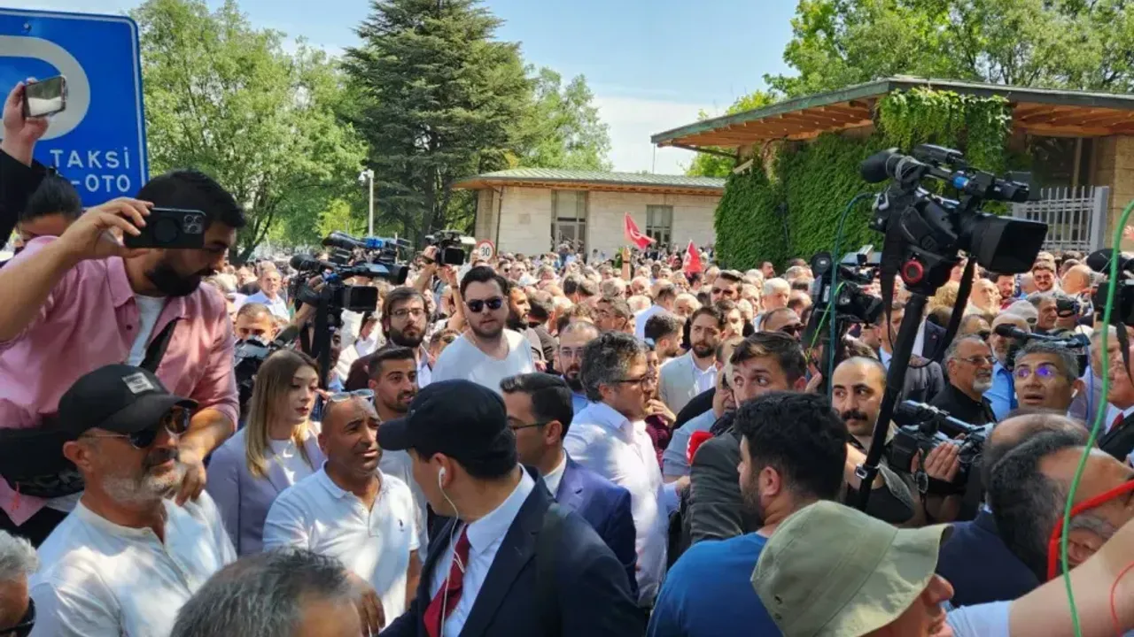 Meclis’te CHP Krizi: Grup Toplantısı Öncesi Gerilim Tırmanıyor