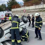 Takla atan otomobildeki 2 kişi yaralandı