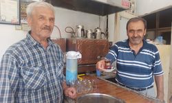 36 yıldır termosla çay satıyorlar