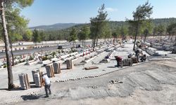 Büyükşehir, Kapıçam Mezarlığı’nda Çevre Düzenlemesini Sürdürüyor