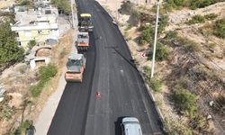 Büyükşehir, Büğlek Caddesi'nde Asfalt Çalışmalarını Sürdürüyor