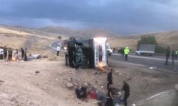 Sivas'ta yolcu otobüsü devrildi: 7 can kaybı, 40 yaralı