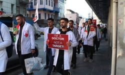 Adana ve Mersin'de sağlık çalışanları, İsrail'in saldırılarını protesto etti