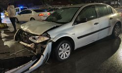 Isparta'da çarpışan iki otomobildeki 2 kişi yaralandı