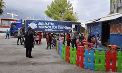 Kepez Belediyesinin "Mobil Bilim Tırı" Kemer ilçesinde