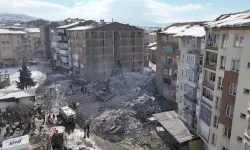 Depremde Yıkılan,31 kişiye mezar olan Bina davasında 4 Sanık Tahliye Edildi!