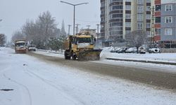 Afşin Belediyesi, Kar Küreme Çalışmalarını Sürdürüyor