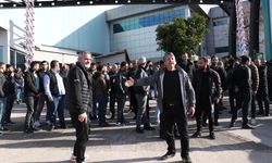 Adana'da 2 aydır maaş alamadıklarını belirten işçilerden eylem