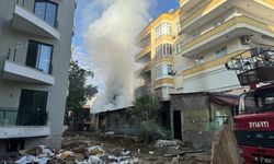 Alanya'da işletmeye kapalı bir restoranda çıkan yangın hasara neden oldu