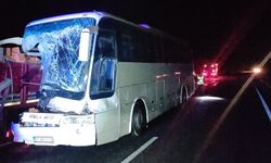 Burdur'da tırla otobüsün çarpıştığı kazada 2 kişi yaralandı