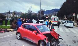 Finike'de 2 otomobil çarpıştı 1 kişi yaralandı
