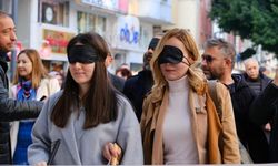 Tarsus'ta görme engelliler farkındalık yürüyüşü düzenledi