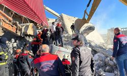 Kahramanmaraş’ta yıkım sırasında bina çöktü operatör enkazın altında kaldı