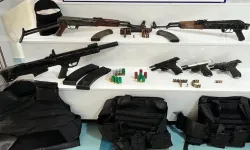 Adana'da evde 5 tabanca ve 270 silah parçası ele geçirildi
