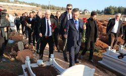 CHP Genel Başkanı Özel, 7,7 büyüklüğündeki depremin merkez üssü Pazarcık'ta konuştu