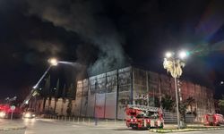 Antalya'da tersanede çıkan yangına ekiplerce müdahale ediliyor