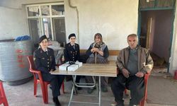 Jandarmadan depremde hayatını kaybeden askerlerin ailelerine ziyaret