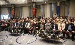 Mersin'de mesleki eğitim ve iş dünyası konulu konferans düzenlendi