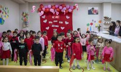 Halkkent Çocuk Gelişim Merkezinde eğitim gören çocuklar, ’Dünya Sevgi Günü’nü aileleriyle kutladı